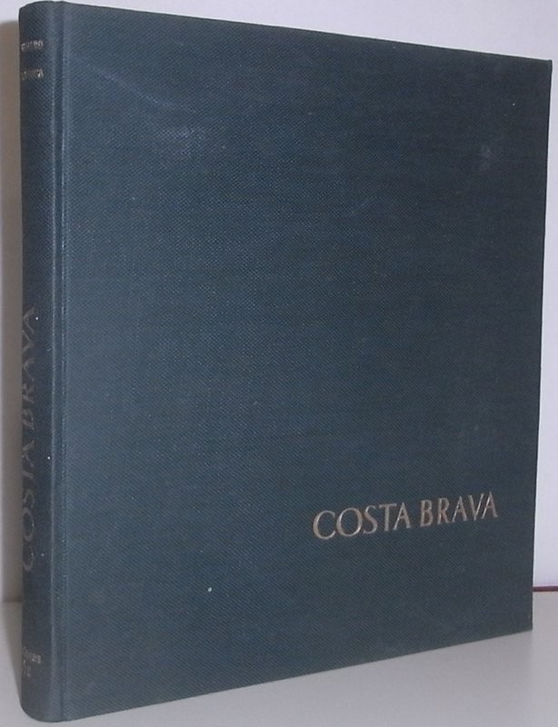 Costa Brava. Photography: F. Catalá Roca. Translation: Anthony Kerrigan