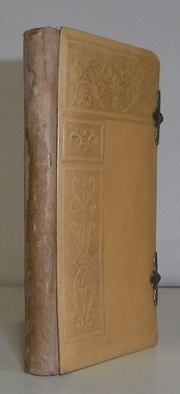 Llave del Paraiso. Pequeño devocionario para asistir al oficio del domingo y principales festividades del año y la mis de Lavalle con otras prácticas y oraciones de mucha utilidad para los fieles compuesto y ordenado por P...