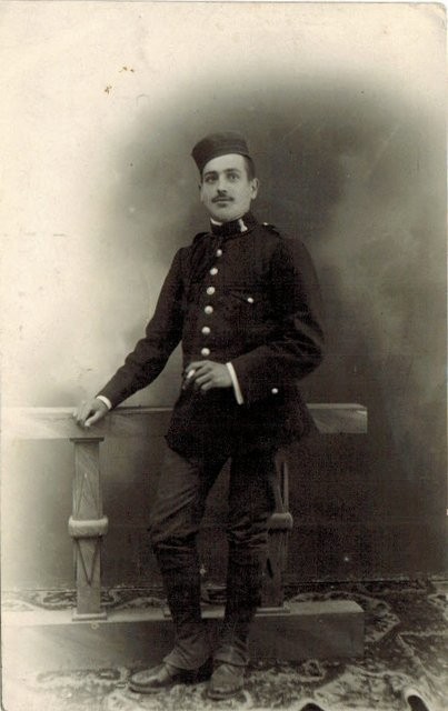 Foto-postal de soldado de ingeniería posando. Melilla 1915