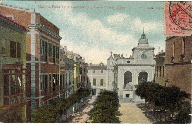 Mahón, Plaza de la Constitución y Casas Consistoriales