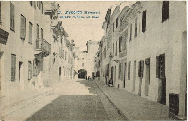 5. Menorca (Baleares). Mahón: Portal de Dalt